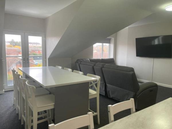 Ryan I Air I Bnb - 102 Mill Street - Free Parking Ливърпул Стая снимка