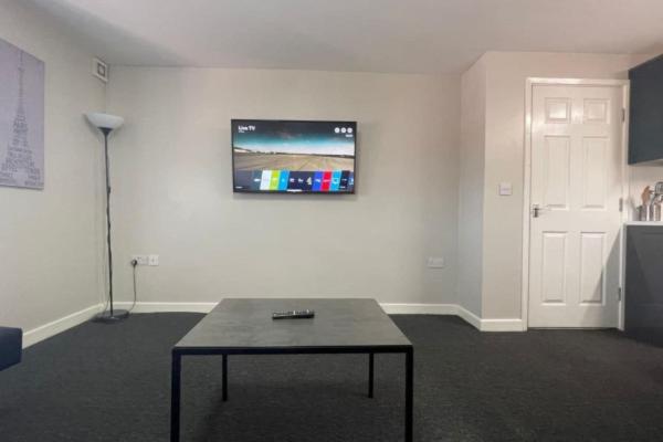 Ryan I Air I Bnb - 102 Mill Street - Free Parking Ливърпул Стая снимка