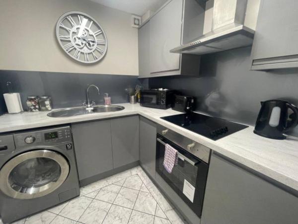 Ryan I Air I Bnb - 102 Mill Street - Free Parking Ливърпул Стая снимка
