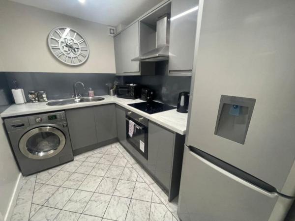 Ryan I Air I Bnb - 102 Mill Street - Free Parking Ливърпул Стая снимка