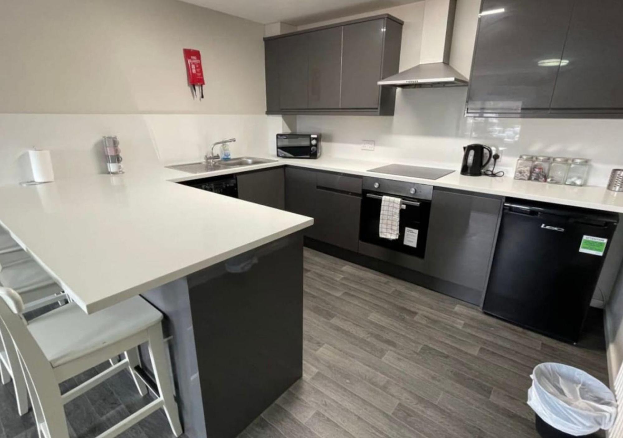 Ryan I Air I Bnb - 102 Mill Street - Free Parking Ливърпул Екстериор снимка